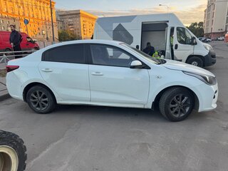 2018 Kia Rio IV, белый, 800000 рублей, вид 2