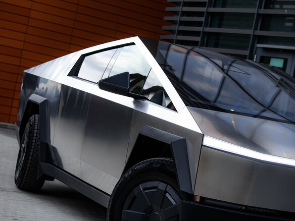 2026 Tesla Cybertruck Cyberbeast, серебристый - вид 9