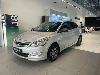 2014 Hyundai Solaris I Рестайлинг, серебристый, 939000 рублей, вид 1