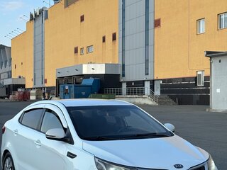 2012 Kia Rio 5-speed III, белый, 385000 рублей, вид 2