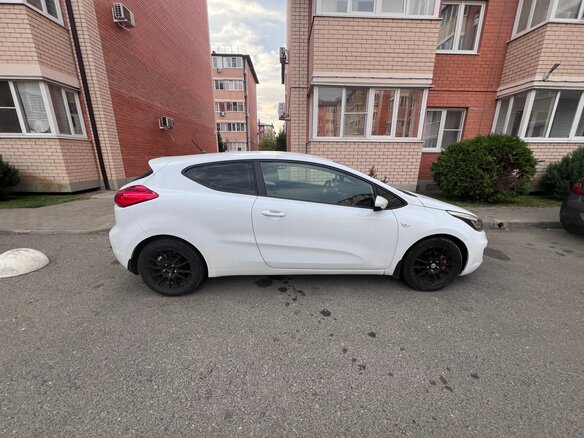 2013 Kia Ceed II, белый, 850000 рублей - вид 3