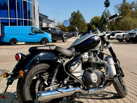 2026 Royal Enfield Super Meteor, серый, 773000 рублей, вид 3