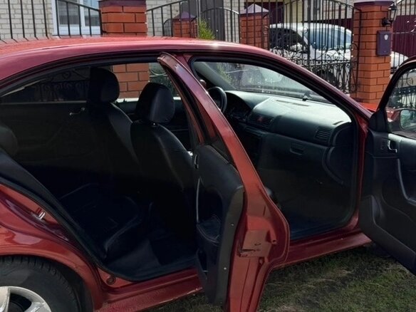 2000 Skoda Octavia I (A4) Рестайлинг, красный, 299000 рублей - вид 4