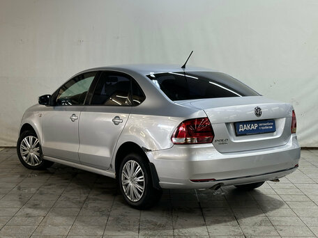 2016 Volkswagen Polo V Рестайлинг, серебристый, 680000 рублей, вид 4