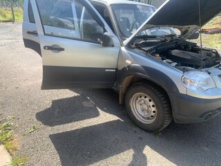 2013 Chevrolet Niva I Рестайлинг, серебристый, 350000 рублей, вид 1