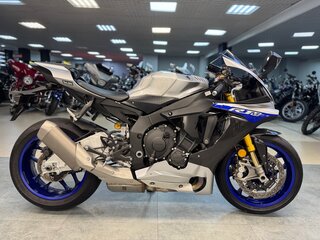 2017 Yamaha YZF-R1, серый, 1990000 рублей, вид 1