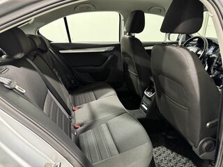 2017 Skoda Octavia III (A7) Рестайлинг, серебристый, 1519800 рублей, вид 4