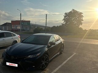 2018 Toyota Camry US Market VIII (XV70), синий, 1900000 рублей, вид 3
