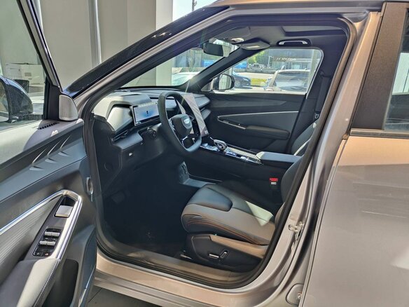 2026 Geely Cityray, серебристый, 3314885 рублей - вид 13