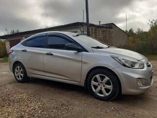 2013 Hyundai Solaris I, серебристый, 685000 рублей, вид 5