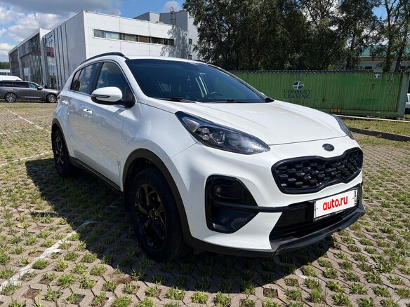 2021 Kia Sportage IV Рестайлинг, белый, 2490000 рублей - вид 2