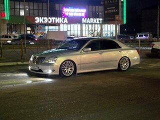 2004 Toyota Crown Majesta IV (S180), серебристый, 1390000 рублей, вид 1