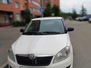 2013 Skoda Fabia II Рестайлинг, белый, 450000 рублей, вид 1