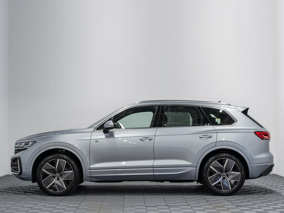 2026 Volkswagen Touareg III Рестайлинг, серый, 12790000 рублей - вид 10