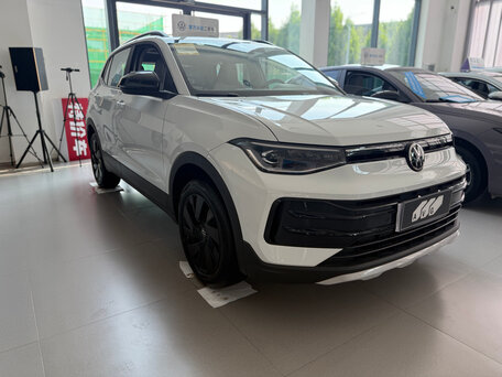 2026 Volkswagen Tharu XR, серый, 2180000 рублей, вид 3