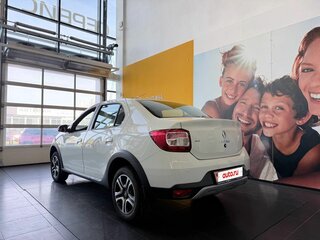 2022 Renault Logan Stepway II Рестайлинг, белый, 1266000 рублей, вид 4