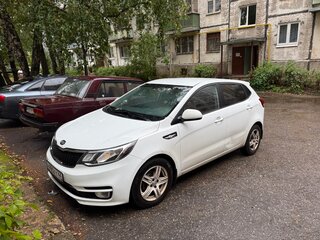 2015 Kia Rio III Рестайлинг, белый, 730000 рублей, вид 1