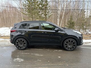2021 Kia Sportage IV Рестайлинг, чёрный, 2099000 рублей, вид 4