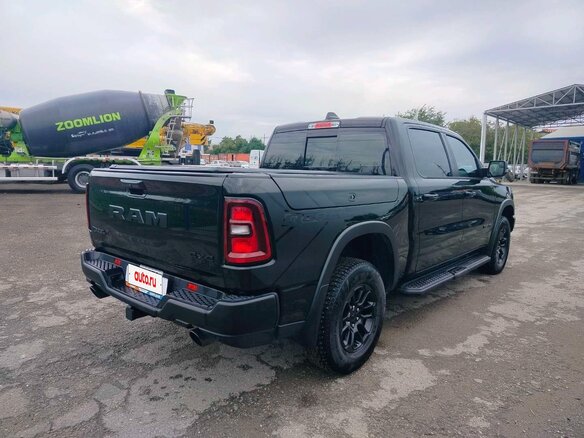 2024 Ram 1500 Crew Cab V Рестайлинг, чёрный, 8461000 рублей - вид 2