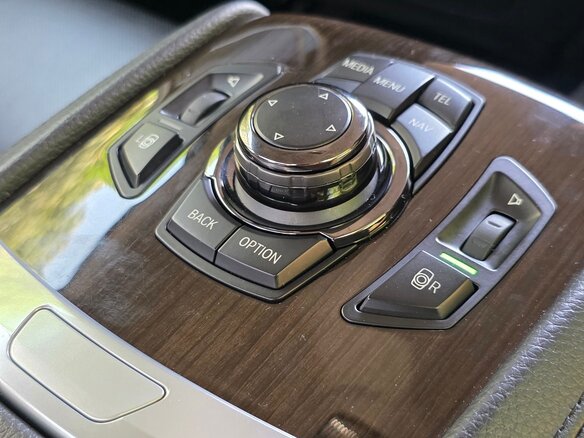 2013 BMW 7 серии Long 750Li xDrive V (F01/F02/F04) Рестайлинг, чёрный, 1400000 рублей - вид 16