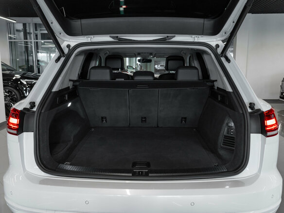 2018 Volkswagen Touareg III, белый - вид 23