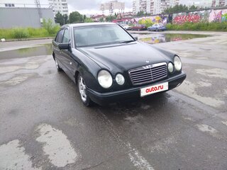 1996 Mercedes-Benz E-Класс 230 II (W210, S210), зелёный, 310000 рублей, вид 1
