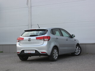 2015 Kia Rio 6-speed III, серебристый, 747000 рублей, вид 2