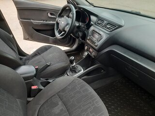 2013 Kia Rio 5-speed III, серый, 750000 рублей, вид 5