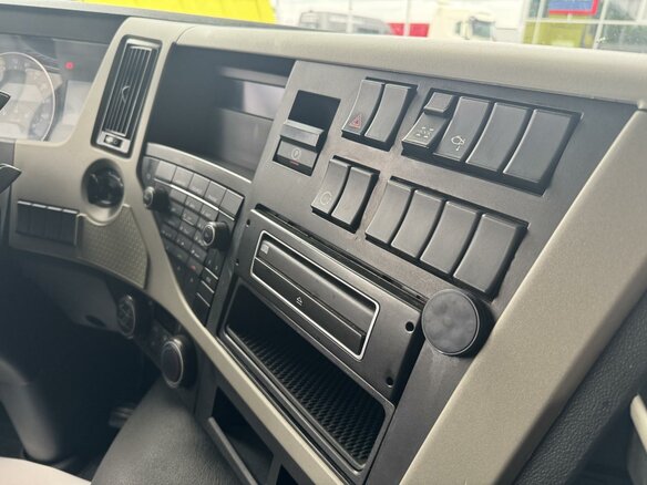 2017 Volvo FM, жёлтый, 5000000 рублей - вид 17