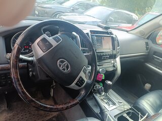 2013 Toyota Land Cruiser 200 Series Рестайлинг 1, серый, 4700000 рублей, вид 5