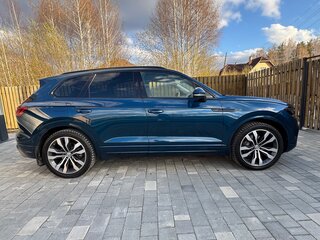 2020 Volkswagen Touareg III, синий, 5500000 рублей, вид 5