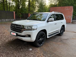 2018 Toyota Land Cruiser 200 Series Рестайлинг 2, белый, 6050000 рублей, вид 1