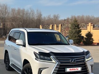 2017 Lexus LX 570 III Рестайлинг 2, белый, 6600000 рублей, вид 3