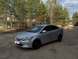 2015 Hyundai Solaris I Рестайлинг, серебристый, 650000 рублей, вид 1