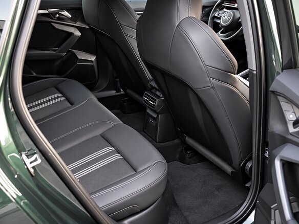 2023 Audi A3 Sportback 35 TFSI IV (8Y), зелёный, 2300002 рублей - вид 25
