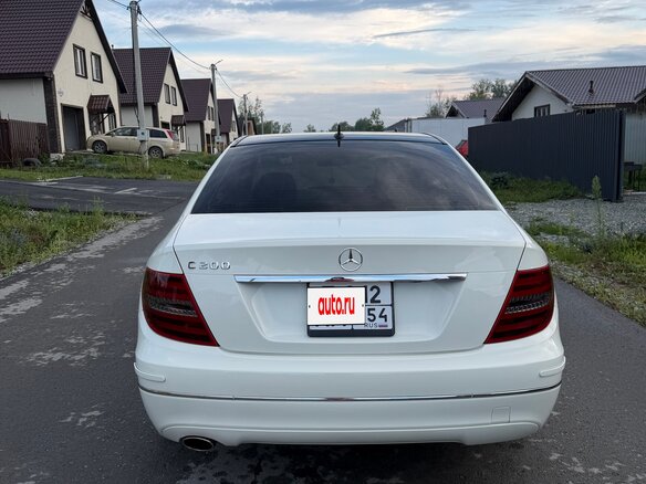 2011 Mercedes-Benz C-Класс 200 III (W204) Рестайлинг, белый, 1400000 рублей - вид 9