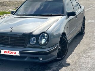 1996 Mercedes-Benz E-Класс 230 II (W210, S210), серебристый, 500000 рублей, вид 3