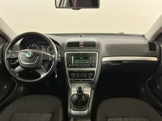 2012 Skoda Octavia II (A5) Рестайлинг, белый, 880000 рублей, вид 5