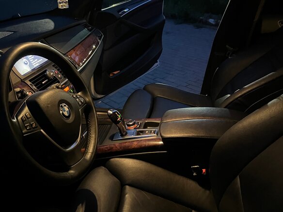 2011 BMW X5 35i II (E70) Рестайлинг, белый, 2000000 рублей - вид 11