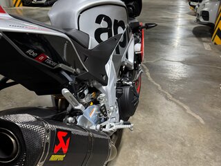 2019 Aprilia Tuono V4, серебристый, 1599000 рублей, вид 4