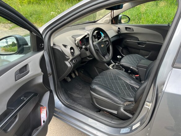2013 Chevrolet Aveo II, серый, 400000 рублей - вид 4