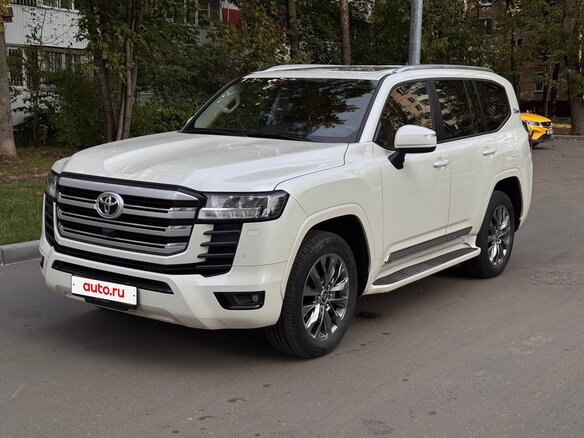 2022 Toyota Land Cruiser 300 Series, белый, 11000000 рублей