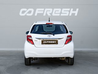 2016 Toyota Vitz III (XP130) Рестайлинг, белый, 950000 рублей, вид 4