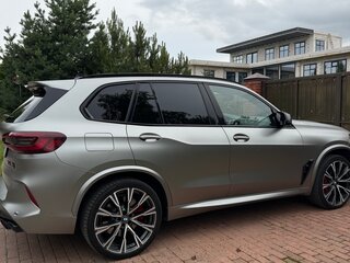 2021 BMW X5 M Competition III (F95), серый, 7490000 рублей, вид 3