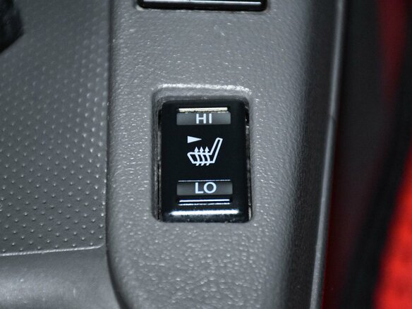 2012 Nissan Leaf (EM57) I (ZE0/AZE0), красный, 729000 рублей - вид 21