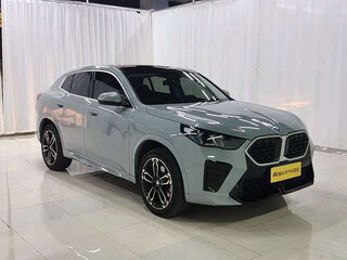 2025 BMW X2 sDrive25i II (U10), серебристый, 4465000 рублей, вид 3