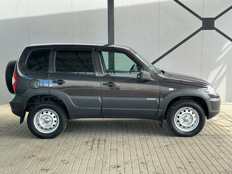 2018 Chevrolet Niva I Рестайлинг, коричневый, 630000 рублей, вид 5