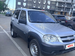 2013 Chevrolet Niva I Рестайлинг, серебристый, 460000 рублей, вид 2