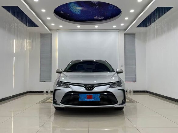 2022 Toyota Corolla XII (E210), серебристый - вид 2