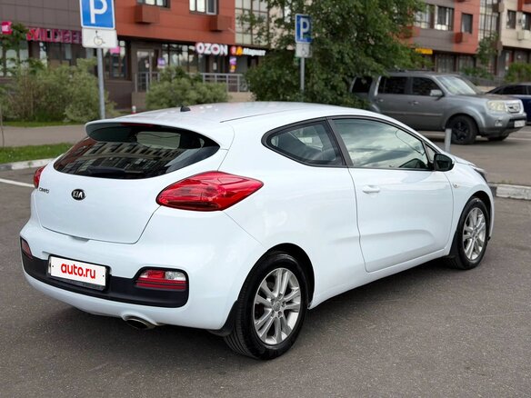 2013 Kia Ceed II, белый - вид 3